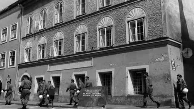 戰後的奧地利小鎮因河畔布勞瑙