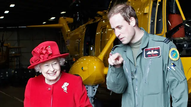 Королева Елизавета II и принц Уильям