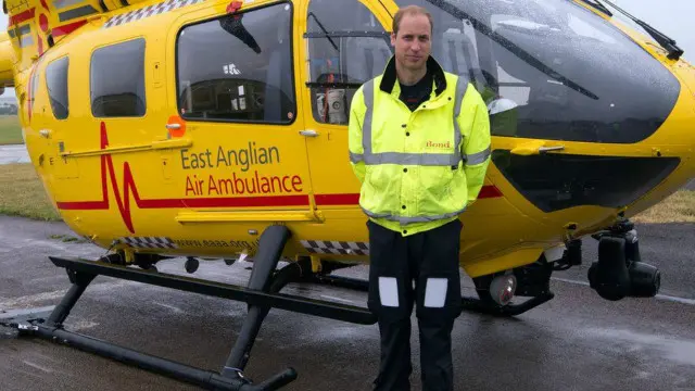 Уильям около вертолета