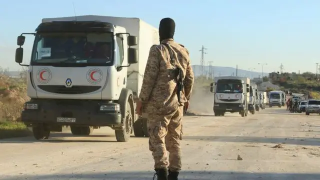 تقدر الأمم المتحدة عدد المحاصرين في سوريا بنحو نصف مليون. 