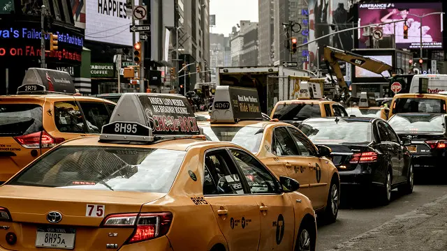 Автомобильное движение в Нью-Йорке