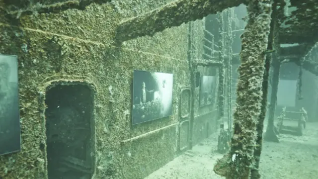 La idea de la serie fotográfica, que incluye imágenes de un metro por un metro y medio de tamaño, se le ocurrió cuando se encontraba con su cámara buceando en un barco hundido en Croacia, contó Franke a BBC Mundo. (Foto: Andreas Franke)