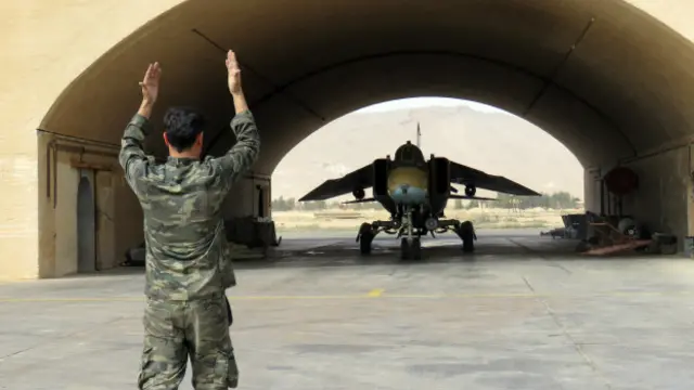 Suriye ordusunun son haftalarda Halep kırsalındaki operasyonlarını artırdığı ve bölgedeki hava saldırılarının yoğunlaştığı belirtiliyor.