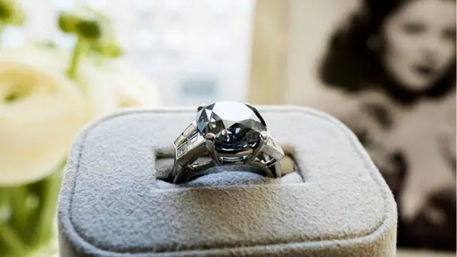 يزن خاتم الماس الأزرق 9.54 قيراط