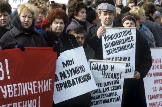 Приватизация с социально-политической точки зрения была успешной, так как позволила избежать гражданской войны, считает экономист Аузан