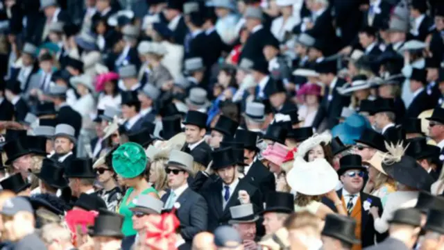 影響我們人生進程的不只是父母，還包括整體的社會背景，從廣義的家族到他們的朋友和各種關係。(圖片來源：Alan Crowhurst/Getty Images)