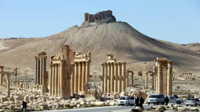 帕尔米拉城堡俯瞰着凯旋门。（图片来源：Joseph Eid/Getty)