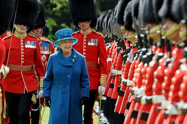 Королева Елизавета и гренадеры