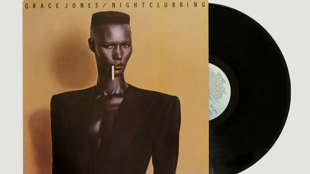 Pada sampul album Nightclubbing, Jones menyamarkan batas gender.