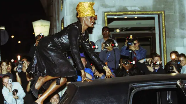 Meskipun dibesarkan secara relijius di Jamaika, Jones 'membebaskan' dirinya ketika sampai di Amerika Serikat.