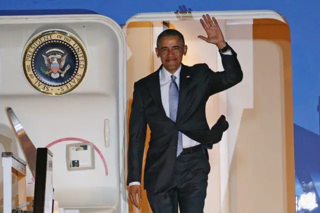 صدر اوباما جمعرات کو رات دیرگئے برطانیہ کے تین روزہ دورے پر لندن پہنچے