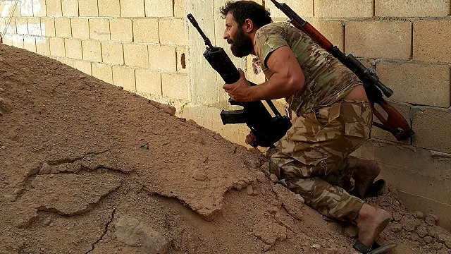 يعصف القتال بليبيا منذ 2011