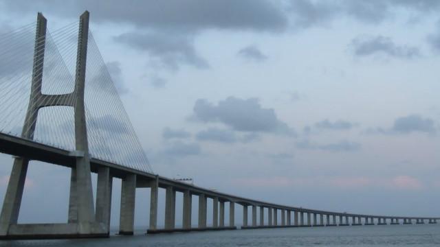 A ponte mais extensa da Europa, que atravessa o rio Tejo, em Lisboa, recebeu o nome de 'Vasco da Gama' 
