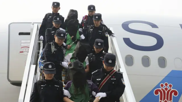 资料图片：肯尼亚电讯诈骗案疑犯被移交至北京