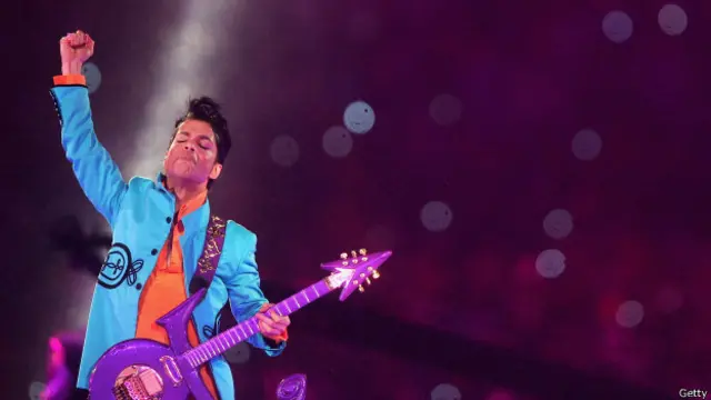 el artista Prince en concierto