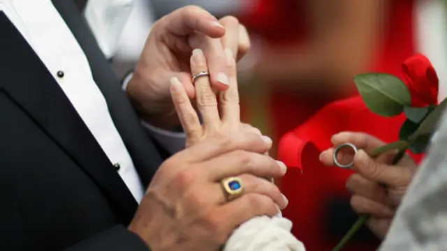 蜜月后的宿醉期？财务问题可能会在婚后第一天就显露出来。