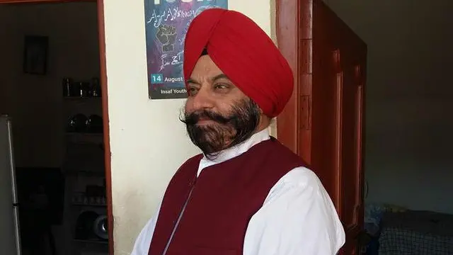 سردار سورن سنگھ پاکستان تحریک انصاف کے رکن صوبائی اسمبلی تھے