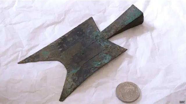 Objeto chino en forma de cuchillo utilizado como moneda