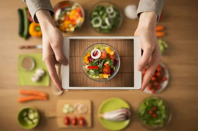 La cuestión es si, al fin y al cabo, el ejercicio se queda en experimento y voyerismo o si la gente prepara lo que ve y lo prueba.