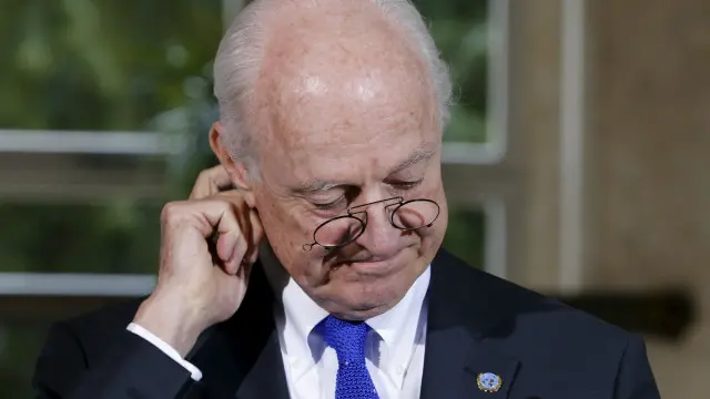 دعا دي ميستورا إلى عقد قمة إقليمية لمنع انهيار محادثات السلام في جنيف.