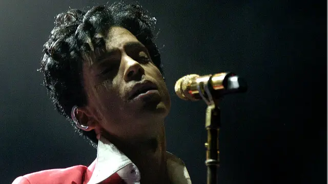Prince berhasil menjual lebih dari 100 juta album sepanjang karier musiknya dan pada tahun 2004, dia masuk dalam Rock and Roll of Fame. Sebagai penyanyi merangkap penggubah maupun pengaransemen dengan kemampuan memainkan berbagai instrumen musik, Prince telah menghasilkan lebih dari 30 album. Album terbarunya HITnRUN Phase Two dirilis tahun lalu dan dia masih menggelar konser untuk album itu sampai pekan lalu.