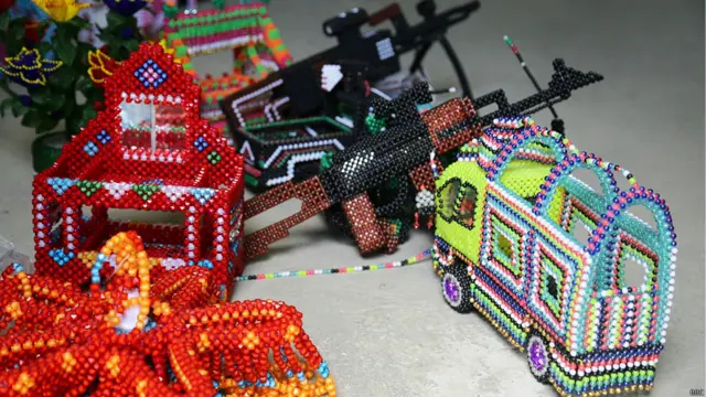 د زندانیانو د لاسي صنایعو د خرڅلاو لپاره ځانګړی بازار نه شته، اونۍ کې دوه ځله چې د بندیانو خپل خپلوان د دوی لیدو ته راځي له مریو جوړ څیزونه همدلته پلورل کېږي. 