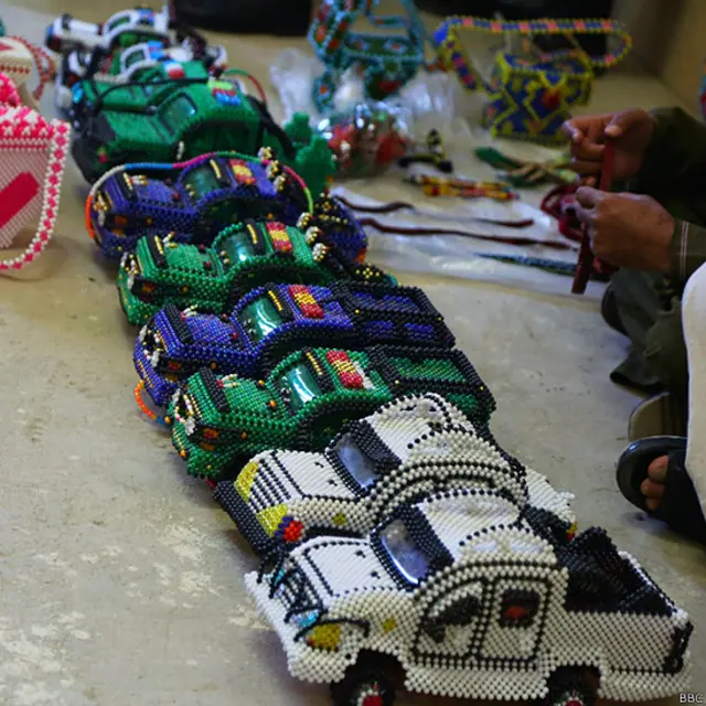 ځینو زندانیانو له مریو د پولیسو رینجر او نور موټر ډیزاین کړي