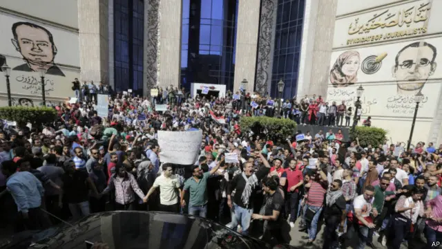 يعد سلم نقابة الصحفيين وسط القاهرة أحد أبرز مواقع التظاهر في العاصمة المصرية 