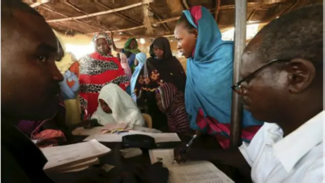 Un bureau de vote au référendum sur le statut administratif du Darfour.