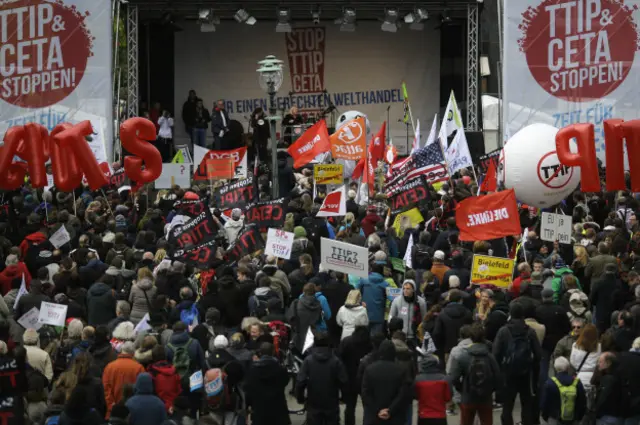 德國城市漢諾威於23日舉行反TTIP示威遊行。