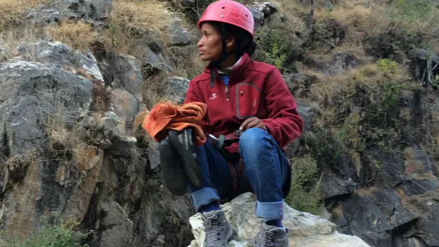 پہاڑوں میں پلی بڑھی ممتا راوت نے سینکڑوں افراد کی جان بچائی ہے