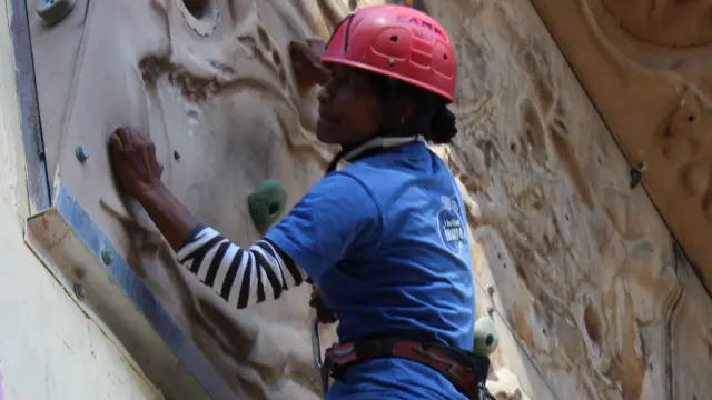 وہ ایک انسٹی ٹیوٹ میں جزوقتی تربیت بھی دیتی ہیں