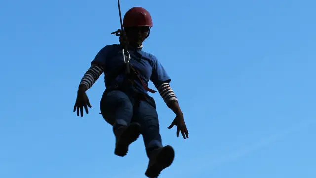 انھوں نے کوہ پیمائی کی پیشہ ورانہ تربیت لے رکھی ہے