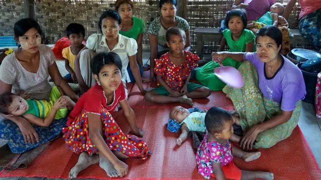 ရခိုင် လူဦးရေရဲ့ ၉၀ ရာခိုင်နှုန်း ခန့်ဟာ အလွန်နိမ့်ကျ တဲ့ ဆင်းရဲမွဲတေမှု အောက်မှာ ရှိနေတဲ့ အတွက် သူတို့ကို စည်းရုံးဖို့က မခက်ဘူး