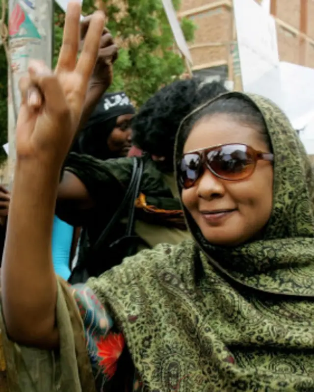 La periodista Lubna al-Hussein