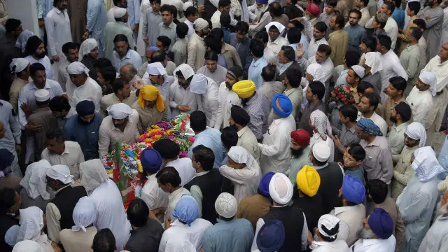سردار سورن سنگھ کی آخری رسومات میں سکھ برادری کے علاوہ بڑی تعداد میں مقامی لوگوں نے بھی شرکت کی تھی