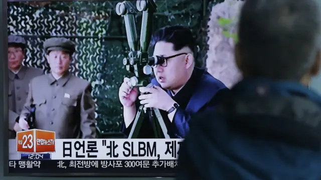 韩联社周二（4月26日）报道说，朝鲜似乎在准备一次远程弹道导弹试射。