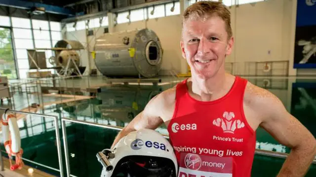 میجر پیک لندن میراتھن کے دیگر کھلاڑی کے ہمراہ 24 اپریل کو جی ایم ٹی وقت کے مطابق صبح دس بجے بھاگنا شروع کریں گے