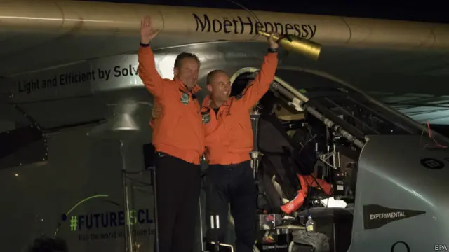 两名瑞士飞行员伯特朗德·皮卡特和博什伯格