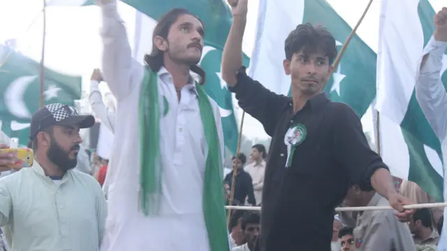 کراچی کے علاوہ سندھ کے دیگر شہروں سے بھی لوگ جلسے میں شرکت کے لیے پہنچے تھے