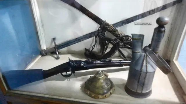 اسلحة معروضة في متحف قصر السلطان علي دينار في الفاشر. يشعر اهالي الفاشر بالفخر بالمتحف.
