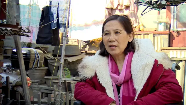 倪玉兰在北京家中接受BBC采访（3/2016）