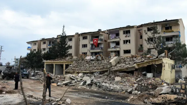 Nusaybin'de 4 Mart'ta bomba yüklü araçla yapılan saldırıda iki polis hayatını kaybetmiş, 35 kişi yaralanmıştı.