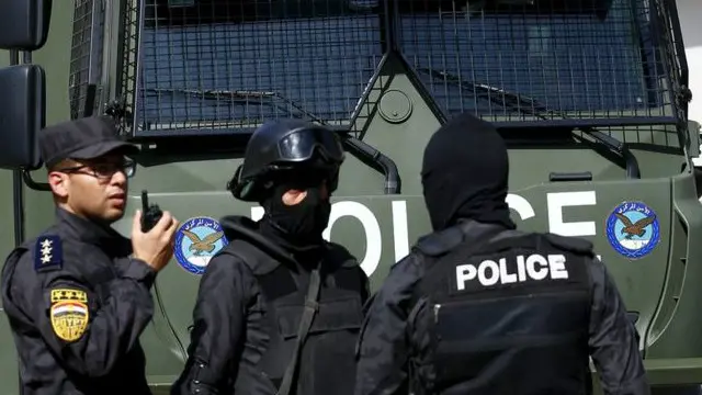 استنفرت وزارة الداخلية قواها في حلوان سعيا لضبط منفذي الهجوم.