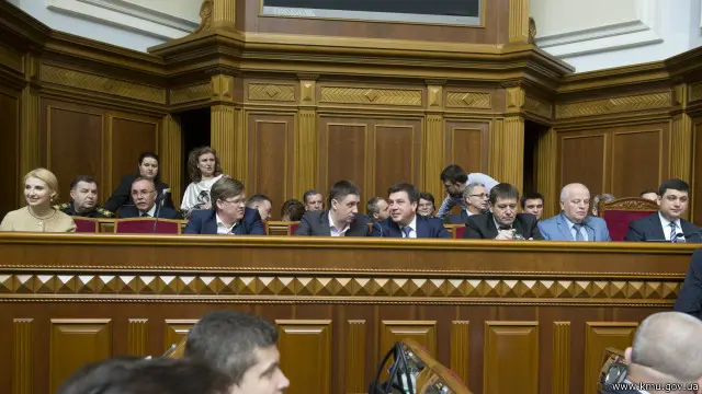 Тільки щоб отримати новий транш МВФ уряд має переконати парламент розглянути і ухвалити 19 законопроектів