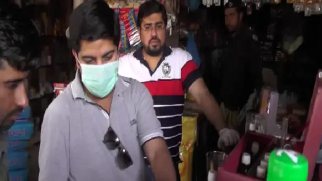 مات خمسة أشخاص بعد تناولهم الحلويات مباشرة، بينما مات آخرون الأحد، ولا يزال خمسة أشخاص في حالة خطيرة.