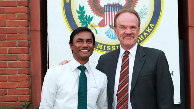 মার্কিন দূতাবাসে চাকরির পর, মার্কিন সাহায্য সংস্থা ইউএসএআইডিতে কর্মরত ছিলেন জুলহাজ মান্নান