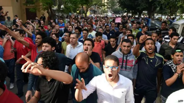 رسمي خبرداریو سره سره، نژدې ۵۰۰ کسان په دقي کې د مساحې په میدان کې راټول شوي وو.