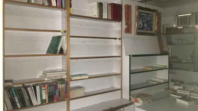 香港铜锣湾书店内大部分书架被清空（31/3/2016）