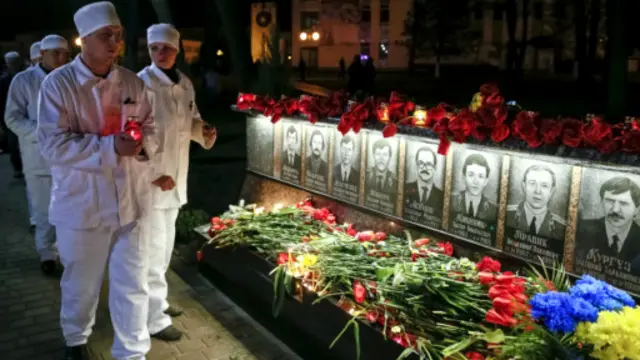 مراسمی برای بزرگداشت قربانیان عملیات خاموش کردن آتش برگزار شده است